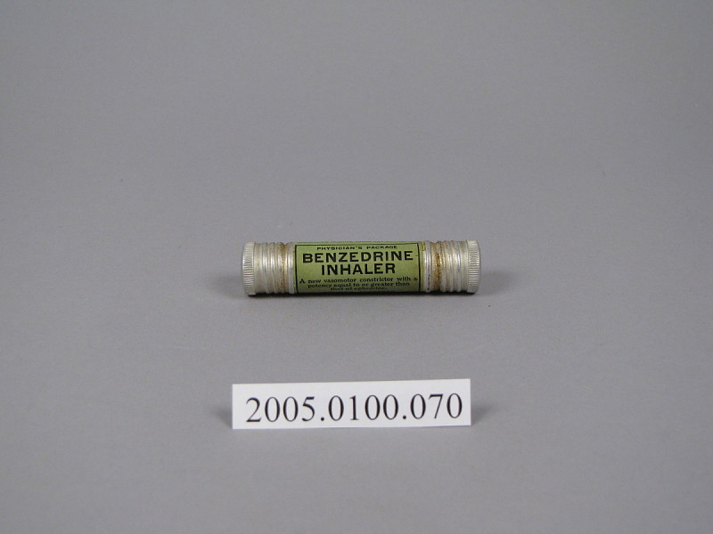 Historyczny inhalator Benzedrine firmy Smith, Kline & French