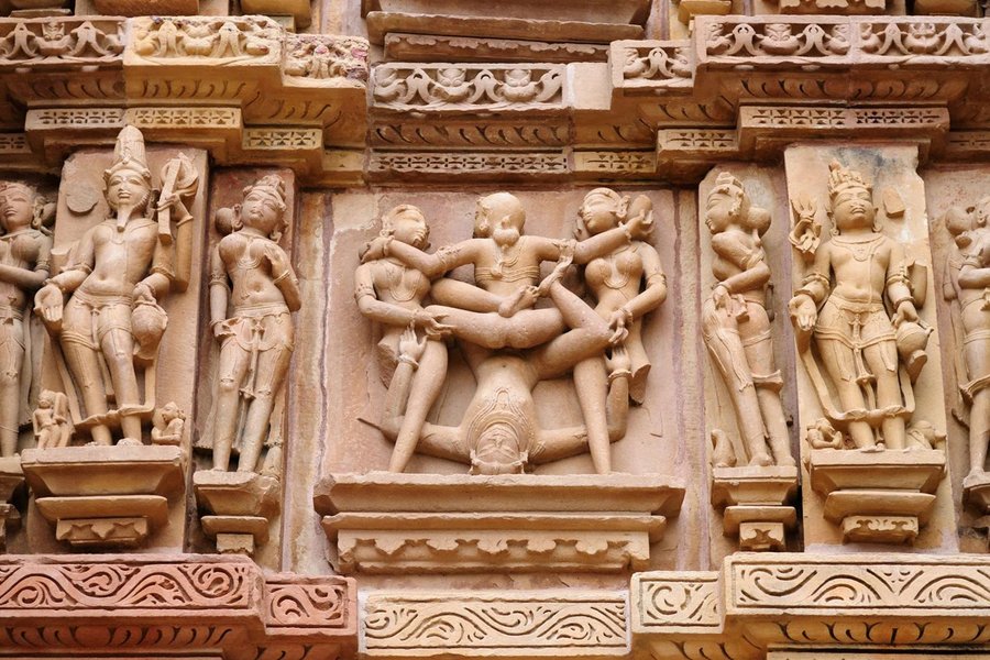 Świątynia w Khajuraho — erotyczne płaskorzeźby